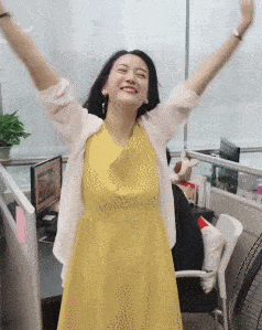 搞笑GIF趣图：美女回农村好几天了，现在出不去，在家都无聊死了