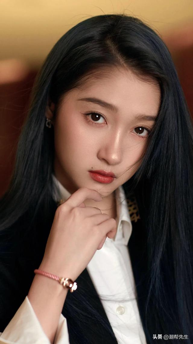 脸上这4处是真正的“美人痣”，别轻易点掉，有高级感还更添风情