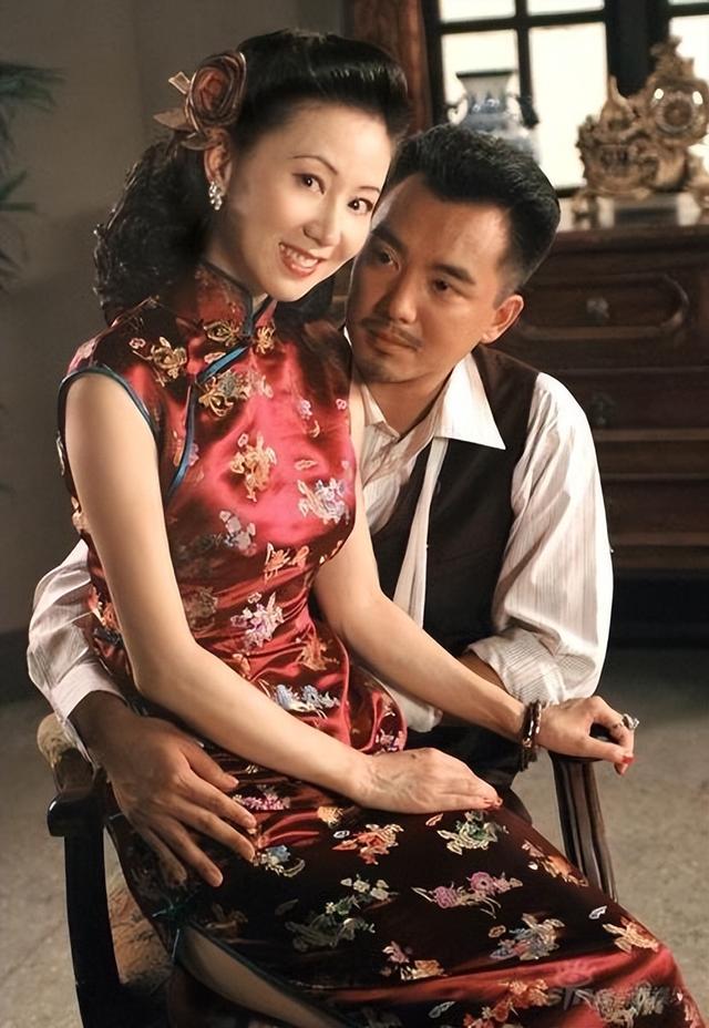 “人体模特”汤加丽一脱成名，却遭丈夫抛弃、父母嫌弃，单身至今