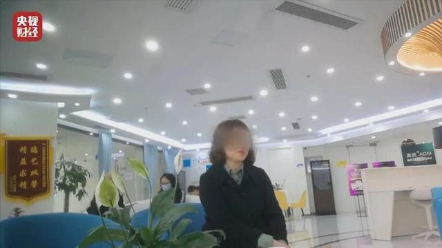 315晚会6大打假现场:美女主播是抠脚大汉,土坑老坛酸菜不忍直视