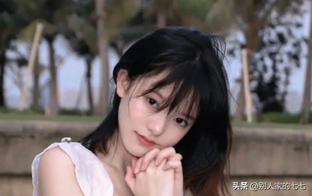 女人暗恋你的四个信号,收到一个,就不要傻傻错过