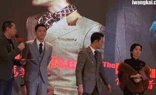 强吻、揩油、扒衣服?再大牌的女星也难逃“咸猪手”?