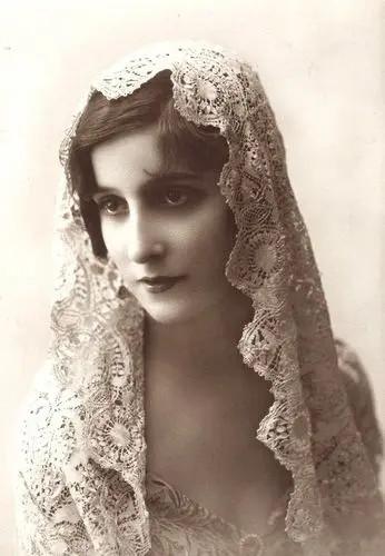 2003年，新疆罗布泊出土古楼兰美女干尸，复原容貌后，超众多女星