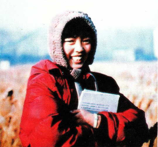 1986年,徐秀娟怀抱3颗丹顶鹤蛋南下,一年后救鹤牺牲,年仅23岁