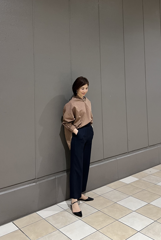 上了50岁的女人别老披丝巾小脚裤，学她们这么穿，优雅大气