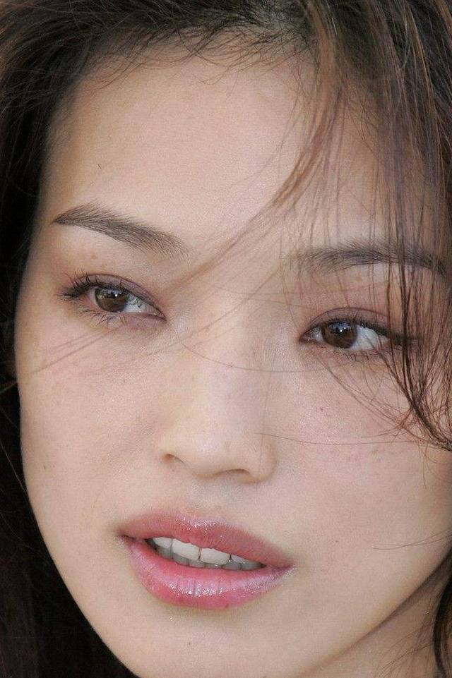 “鼻子不好看”太拉低颜值了，9位女星貌美如花，却被鼻子拖后腿