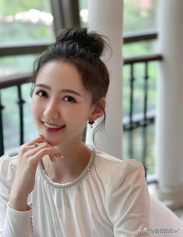 美女马萱,清新甜美,这笑容太治愈了