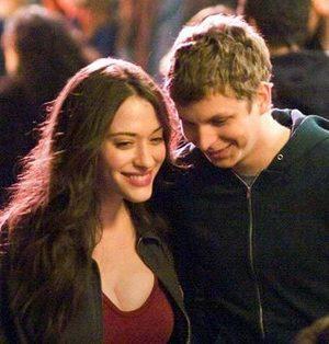 好莱坞性感女星恋情曝光！大胸毒舌颜绝美，网友：嫉妒她男友