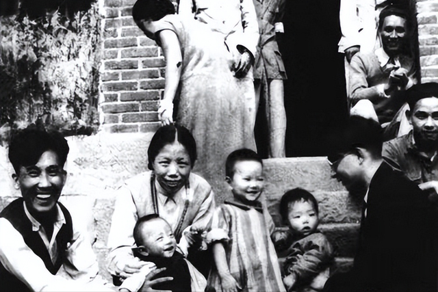 西方记者刁难:你见过世界最漂亮的女人吗?周总理硬气回应:见过