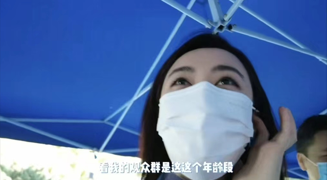 央视美女主持考入清华！穿着低调很随和，25岁颜值出众不输明星