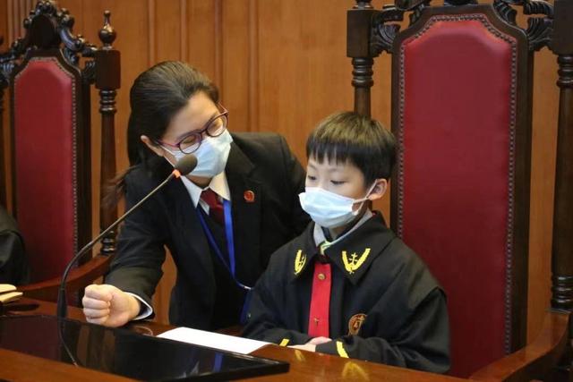 广州政法女干警扛起工作半边天，构筑平安广州靓丽风景线