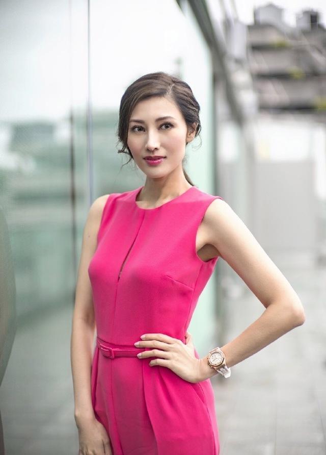 “木头美人”李嘉欣的复杂情史：出走半生，归来仍嫁富豪