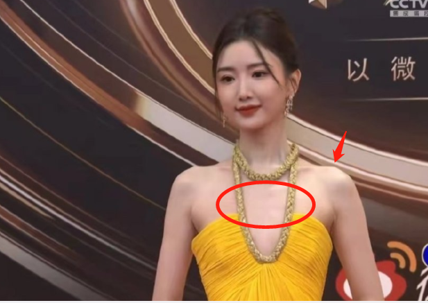 微博之夜女星生图：热巴杨紫惊艳，杨幂脸垮金晨干瘪，刘诗诗脸僵