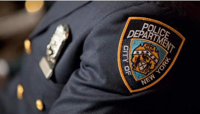 美国女子怀孕10月被捕戴手铐脚链生娃，如今获赔政府420万