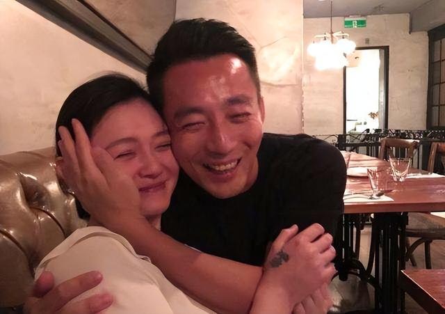 娱乐圈哪有真感情！这6对塑料姐妹花，为上位互踩，抢闺蜜老公