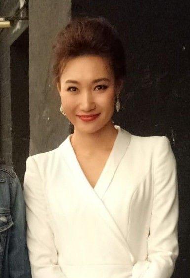 央视10大美女主持人,个个才貌双全,董卿知性,海霞端庄