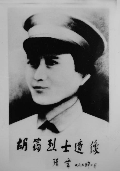 应征女青年看过来：女兵标准发型是啥样？