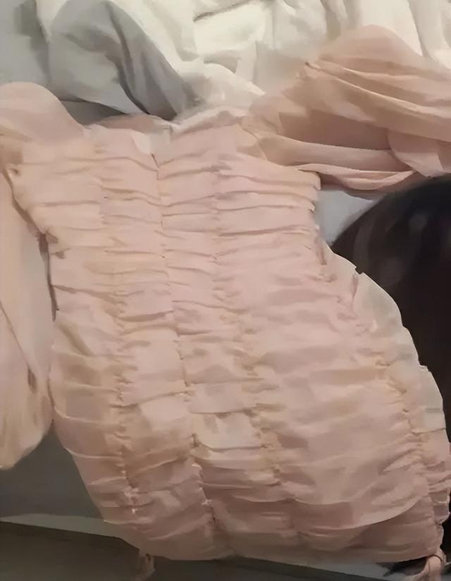 “美女”主播开奔驰、穿黑丝,半夜干这种不齿之事,被抓竟是男儿身