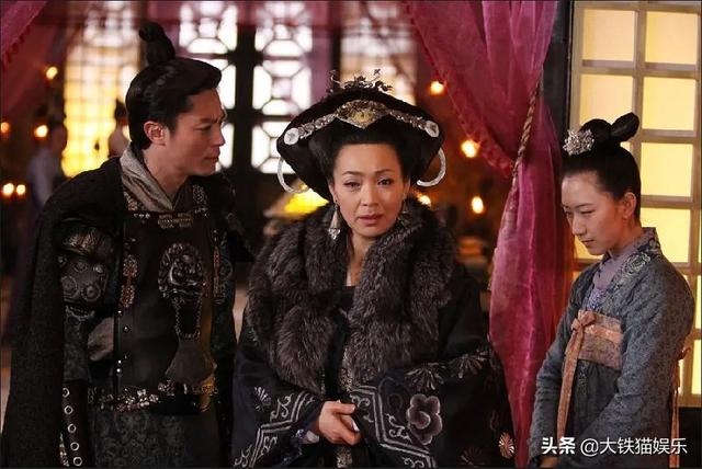 颜值不够就别穿貂了,10位古装美人告诉你啥叫大氅在身,雍容华贵
