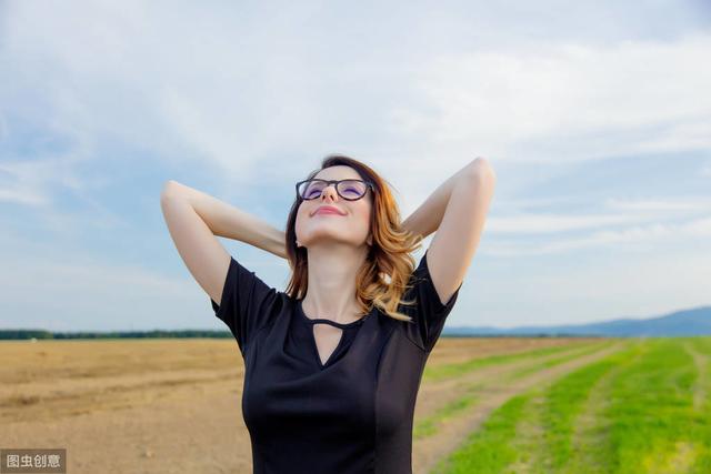 “女人味”到底体现在哪里?其实就四个地方