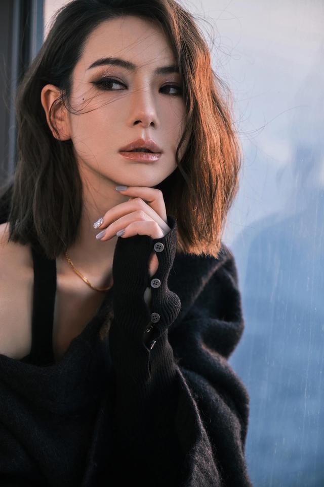 八位美女写真,风姿绰约小天仙,惊鸿一瞥清流溪,有你喜欢的吗?