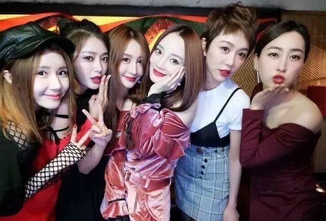 娱乐圈哪有真感情！这6对塑料姐妹花，为上位互踩，抢闺蜜老公