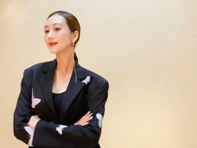 明明已为人母，却个个身材火辣、性感美艳，有人一口气连生四胎