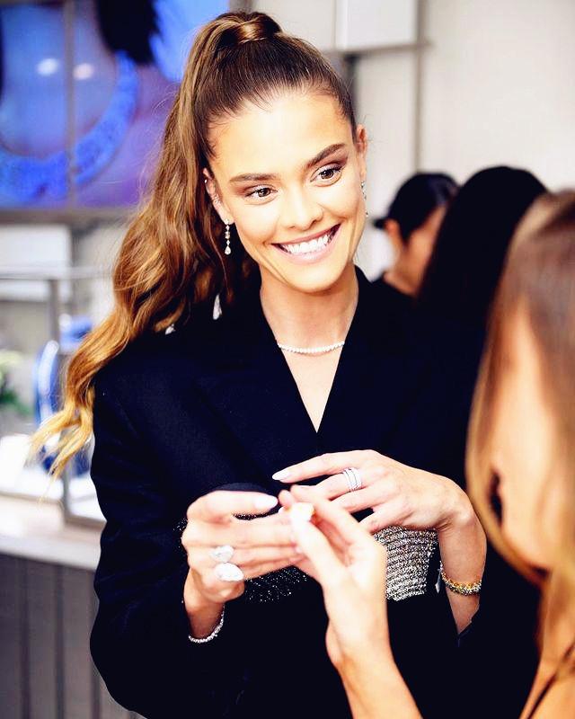 丹麦国宝级模特,16岁出道,20岁财富自由,用牛仔单品演绎时尚