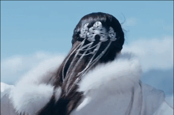 颜值不够就别穿貂了,10位古装美人告诉你啥叫大氅在身,雍容华贵