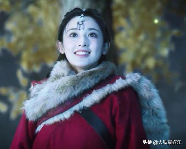 颜值不够就别穿貂了,10位古装美人告诉你啥叫大氅在身,雍容华贵