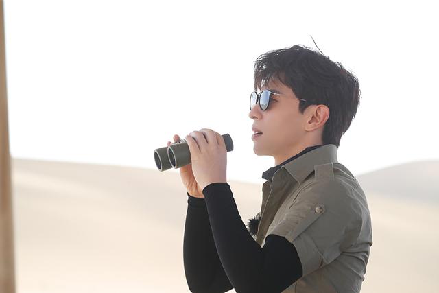 《极限挑战6》沙漠徒步困难重重 成员逆风而行一起拼