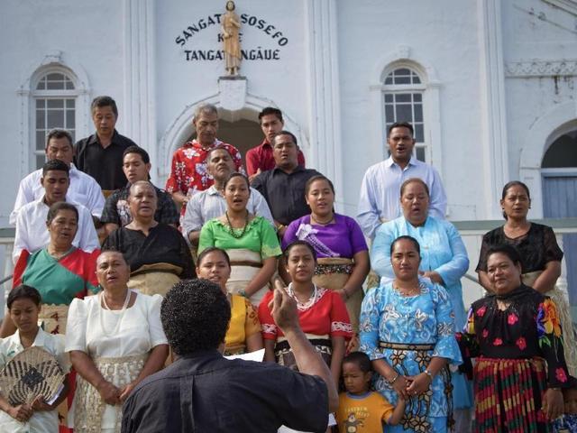 世界上最早看见太阳的国家，女人身材肥胖却有最美丽的脸