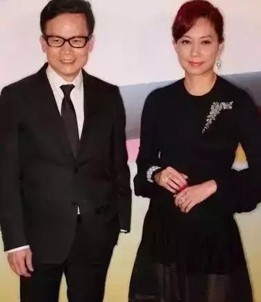 《音乐故事》她是《容易受伤的女人》首唱,更是励志女王