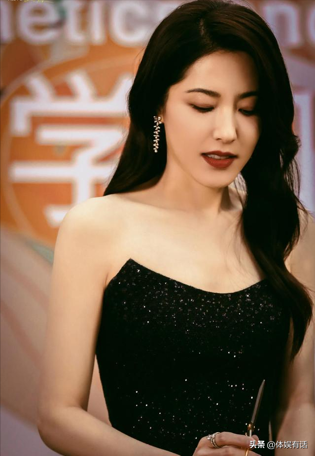 许晴的臀、舒淇的唇、李小冉的胸,这些中年女星性感起来能迷死人