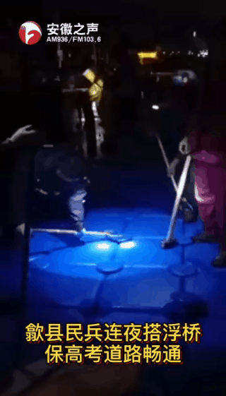 考完了，“一字马”女孩火了！网友：开心到劈叉