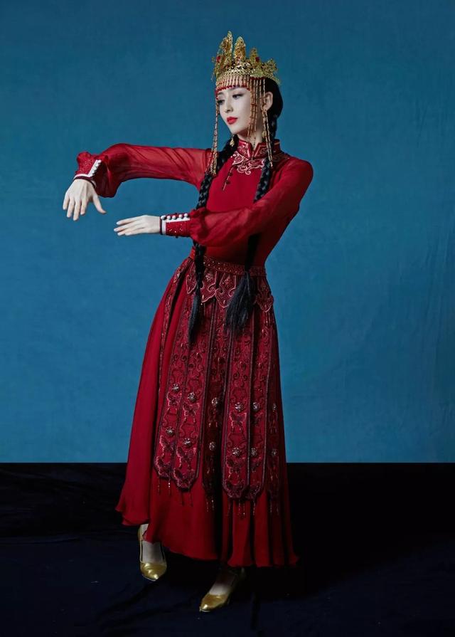 美呆了！佟丽娅古装舞惊艳梦幻，跳舞曾是她的全世界，如今依旧长在她心里