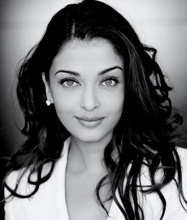 印度第一美人，美貌迷倒众生却遭国人唾骂，被迫和一棵香蕉树结婚