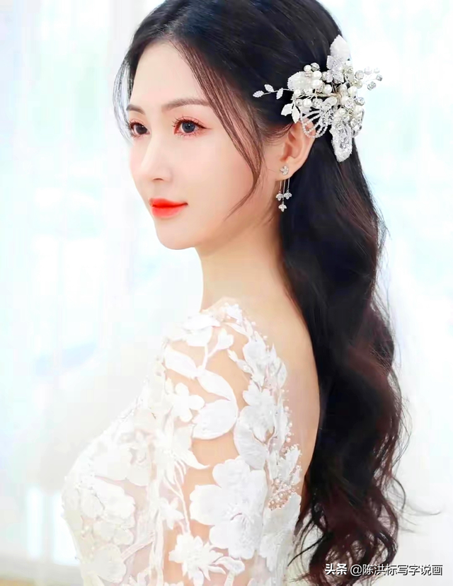 这真的不是照片?看水中少女的人体画,不仅逼真美丽而且清凉解暑