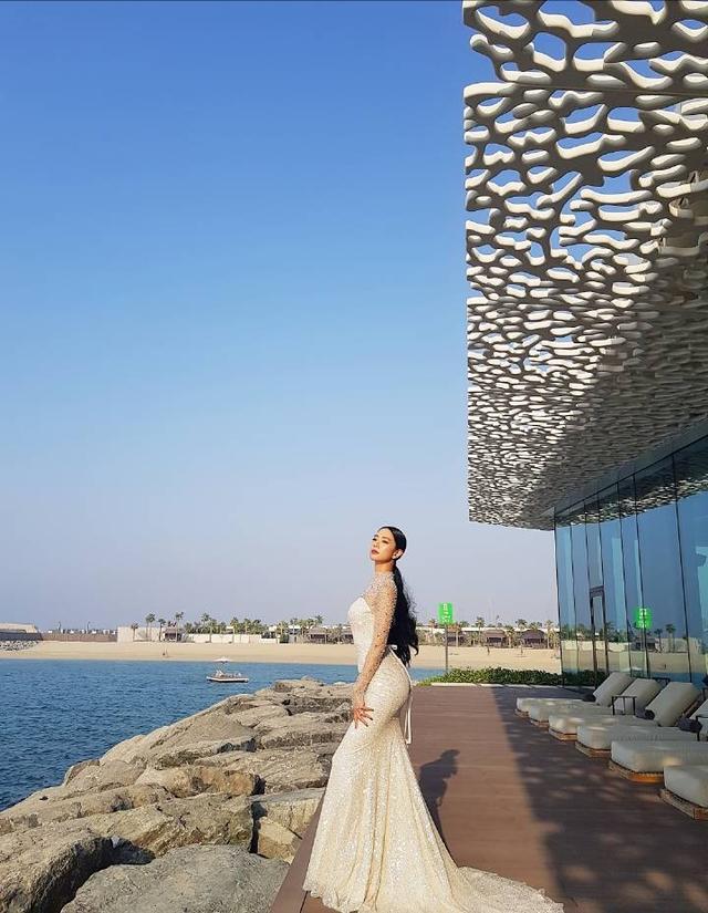 亚洲第一美女克拉拉真是尤物,长裙遮不住傲人曲线,多肉身材抢镜