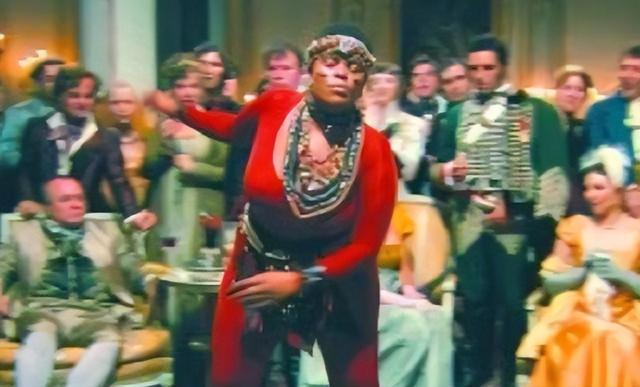 只因臀大，她生前被鞭笞，被凌辱，甚至被做成标本展览200余年