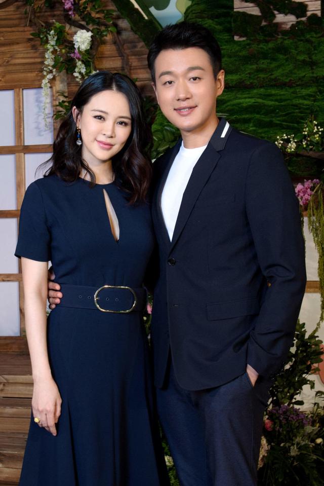 “关悦”真是越来越大胆，穿绿色蕾丝连衣裙，黄金比例身材太吸睛