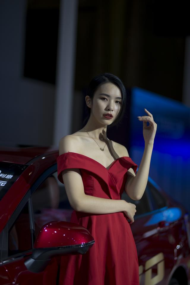 2019年昆明车展随拍的美女模特们（大量照片，有空我会持续更新）