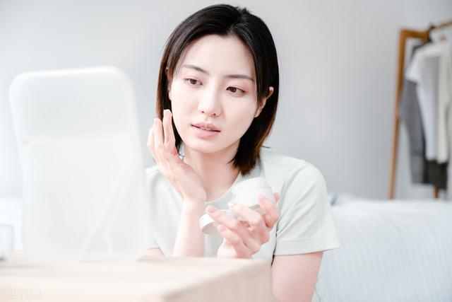 星座女生的性格、朋友圈、婚姻——巨蟹座