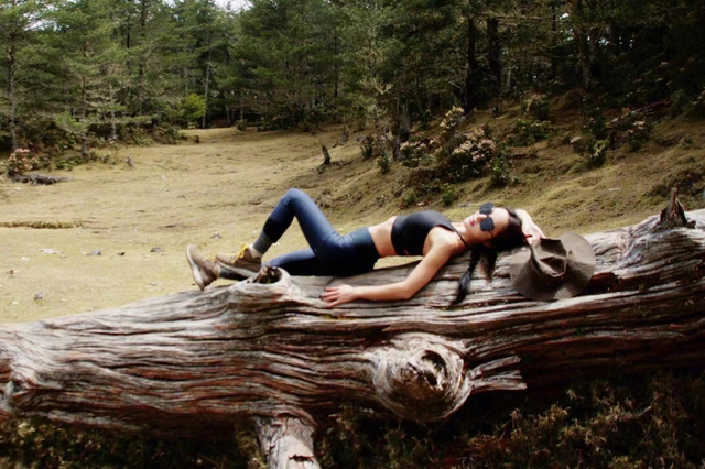 明明已为人母，却个个身材火辣、性感美艳，有人一口气连生四胎