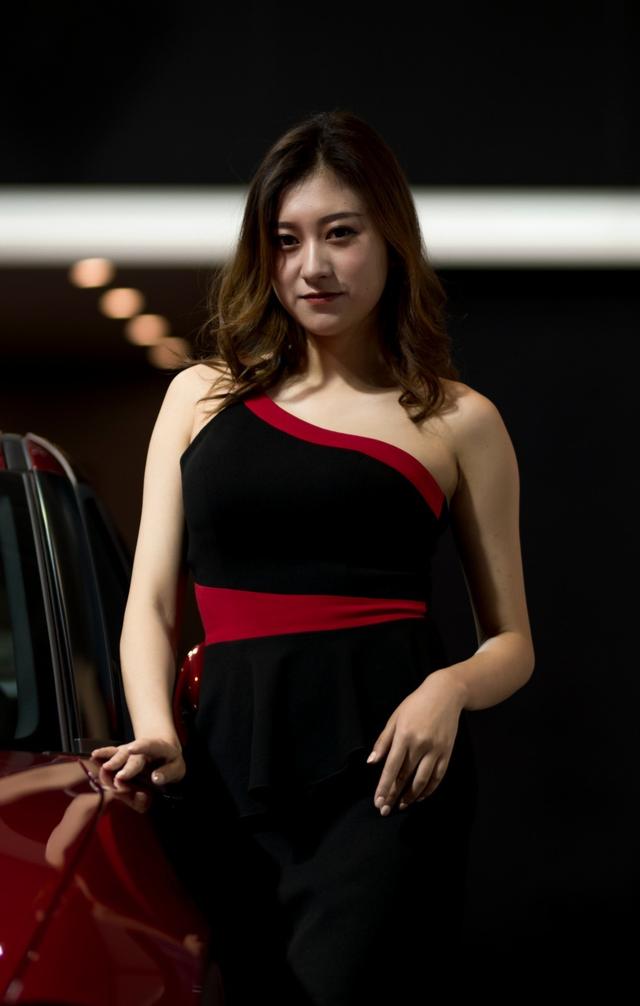 2019年昆明车展随拍的美女模特们（大量照片，有空我会持续更新）