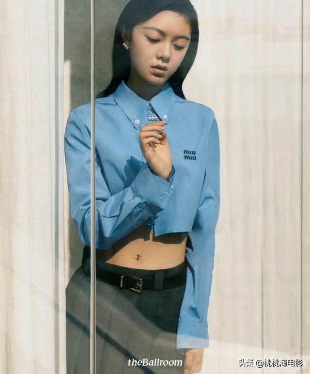 00后小花赵今麦《GQ》黑白风格写真大片，变身摇滚酷女孩