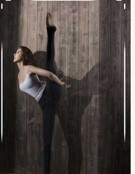 台湾第一美女萧蔷颜值回春,超短裙秀好身材,51像21岁太逆天