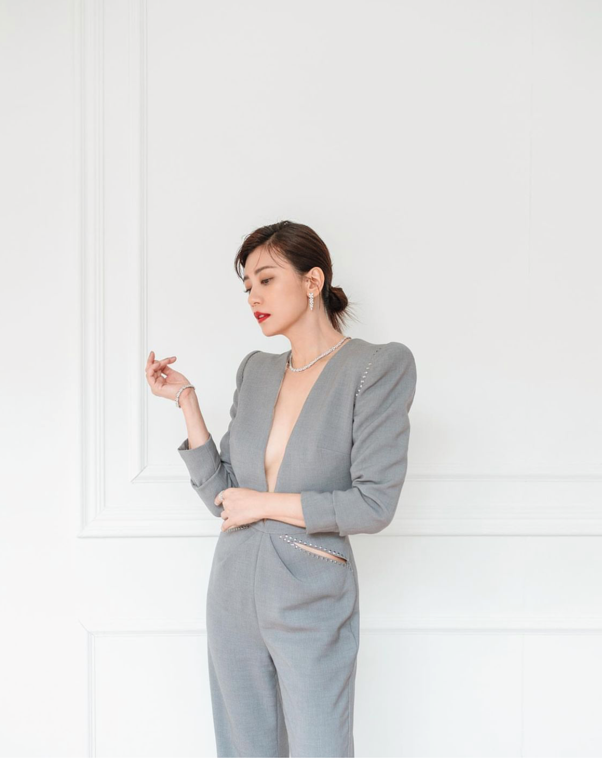 明明已为人母，却个个身材火辣、性感美艳，有人一口气连生四胎