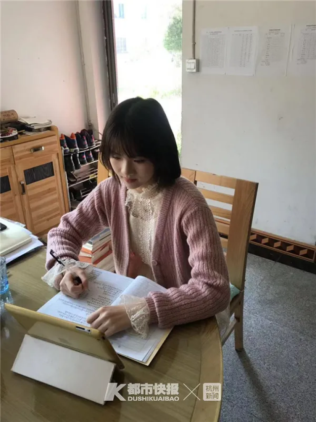 太飒了，浙江21岁姑娘今天刷屏！身高1米75的美女学霸，是陆军首个初放单飞的女飞行学员