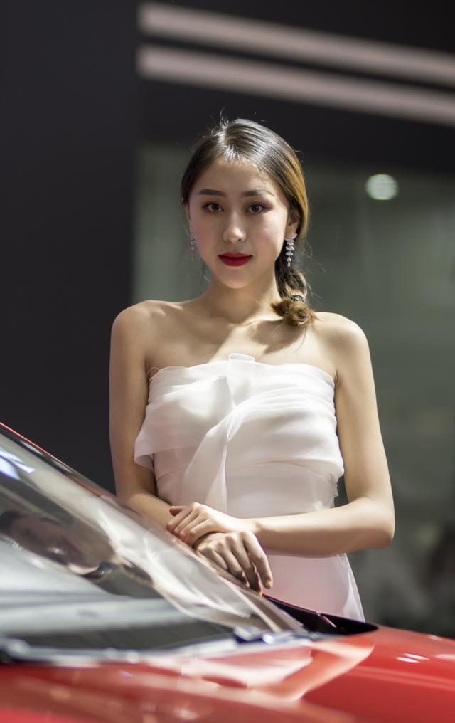 2019年昆明车展随拍的美女模特们（大量照片，有空我会持续更新）
